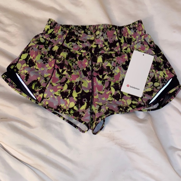 Lululemon Hotty Hot HR shorts Size 6 - Picture 5 of 8